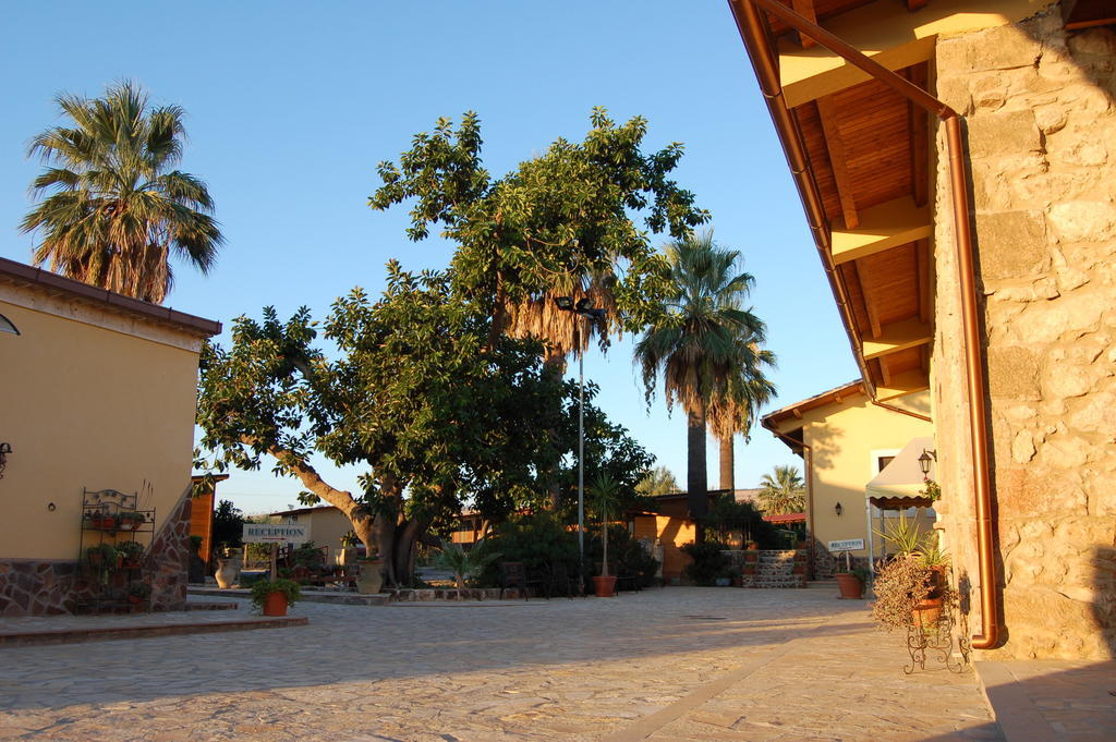 Il Giardino Del Sole Villa Agnone Bagni Bagian luar foto