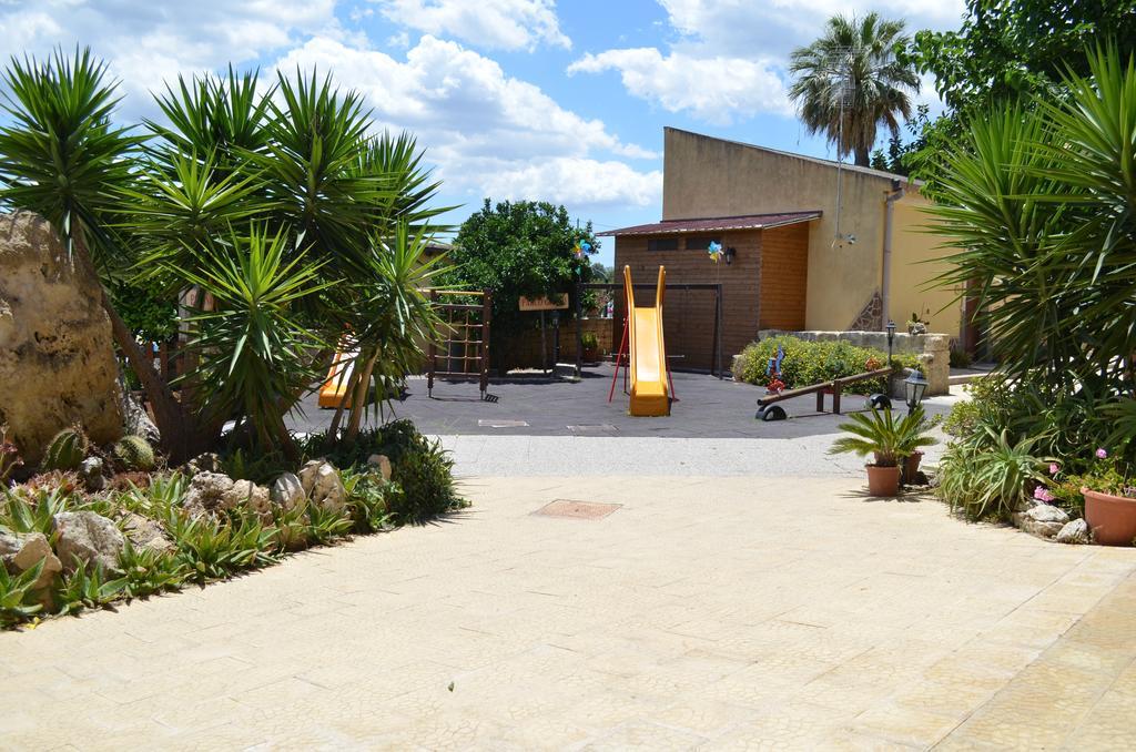Il Giardino Del Sole Villa Agnone Bagni Bagian luar foto