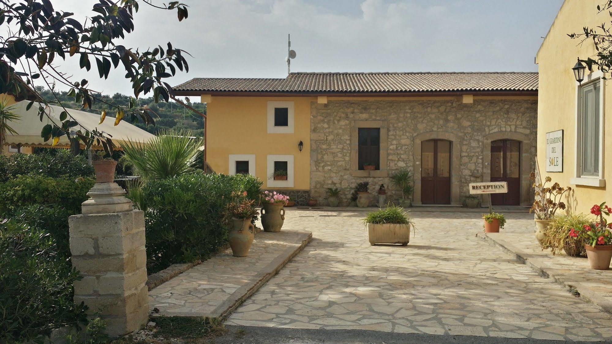 Il Giardino Del Sole Villa Agnone Bagni Bagian luar foto